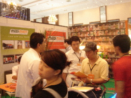 Stand Waralaba Apotek Medimart